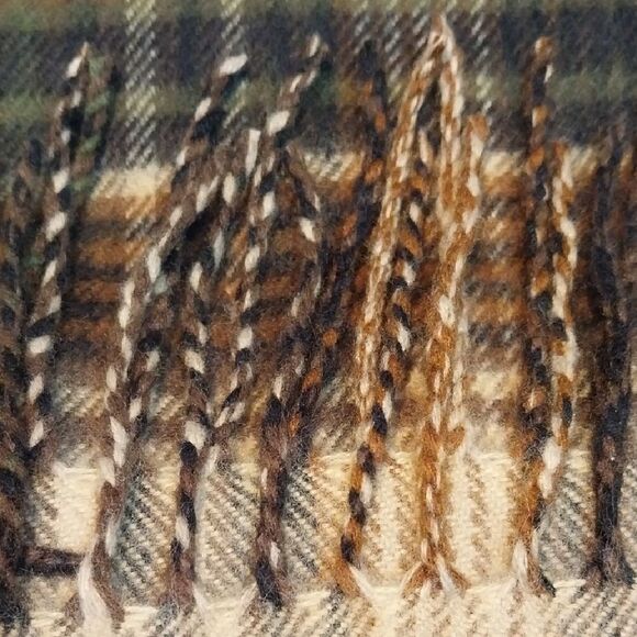 UNISEX  "Heritage of Scotland" Brown and Tan Plaid Scarf with Fringe.....NEW - Picture 4 of 5